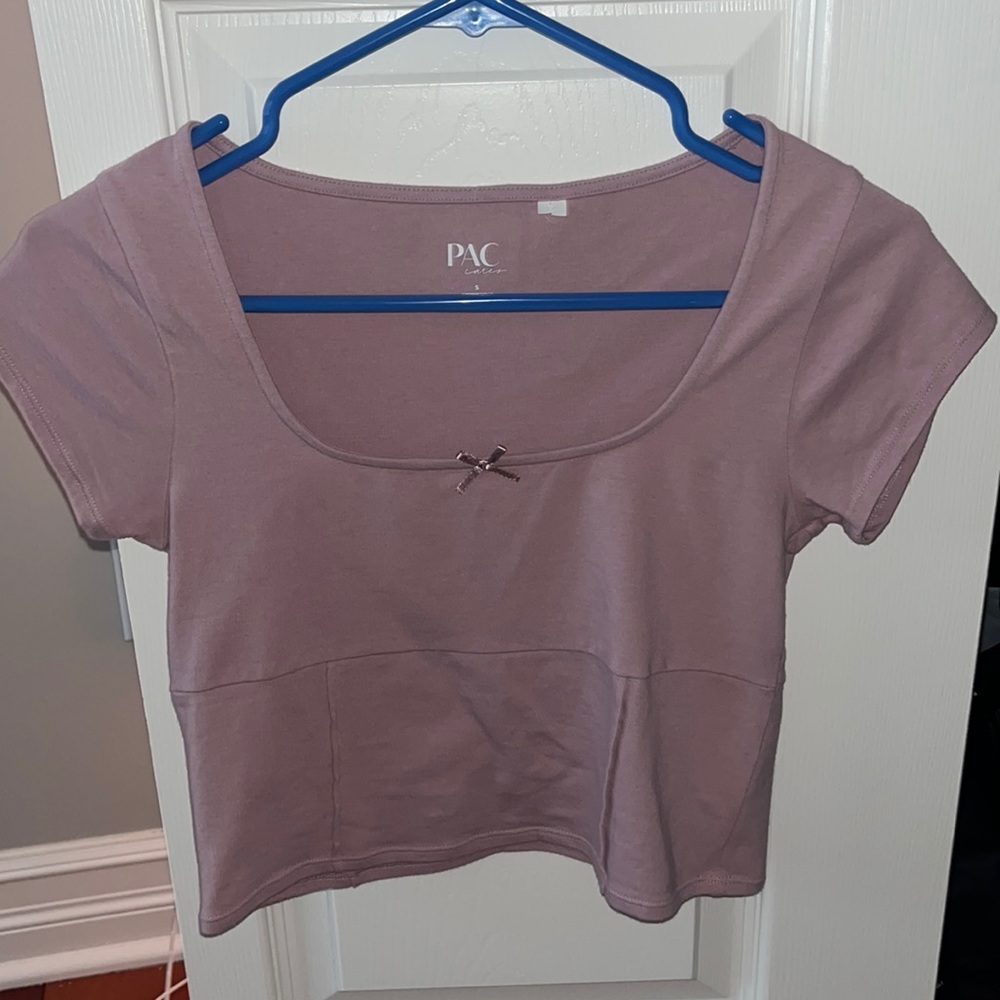Pacsun shortsleeve top. Color: mauve